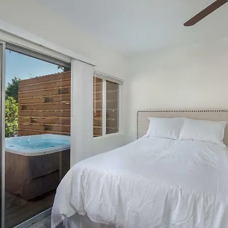 Mother In Law Suite With Private Hot Tub--Downtown